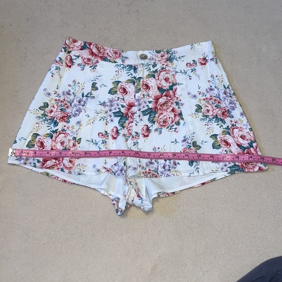 Forever 21 Flowy Lined Pleated White Floral Shorts, Size S - Picture 3 of 6